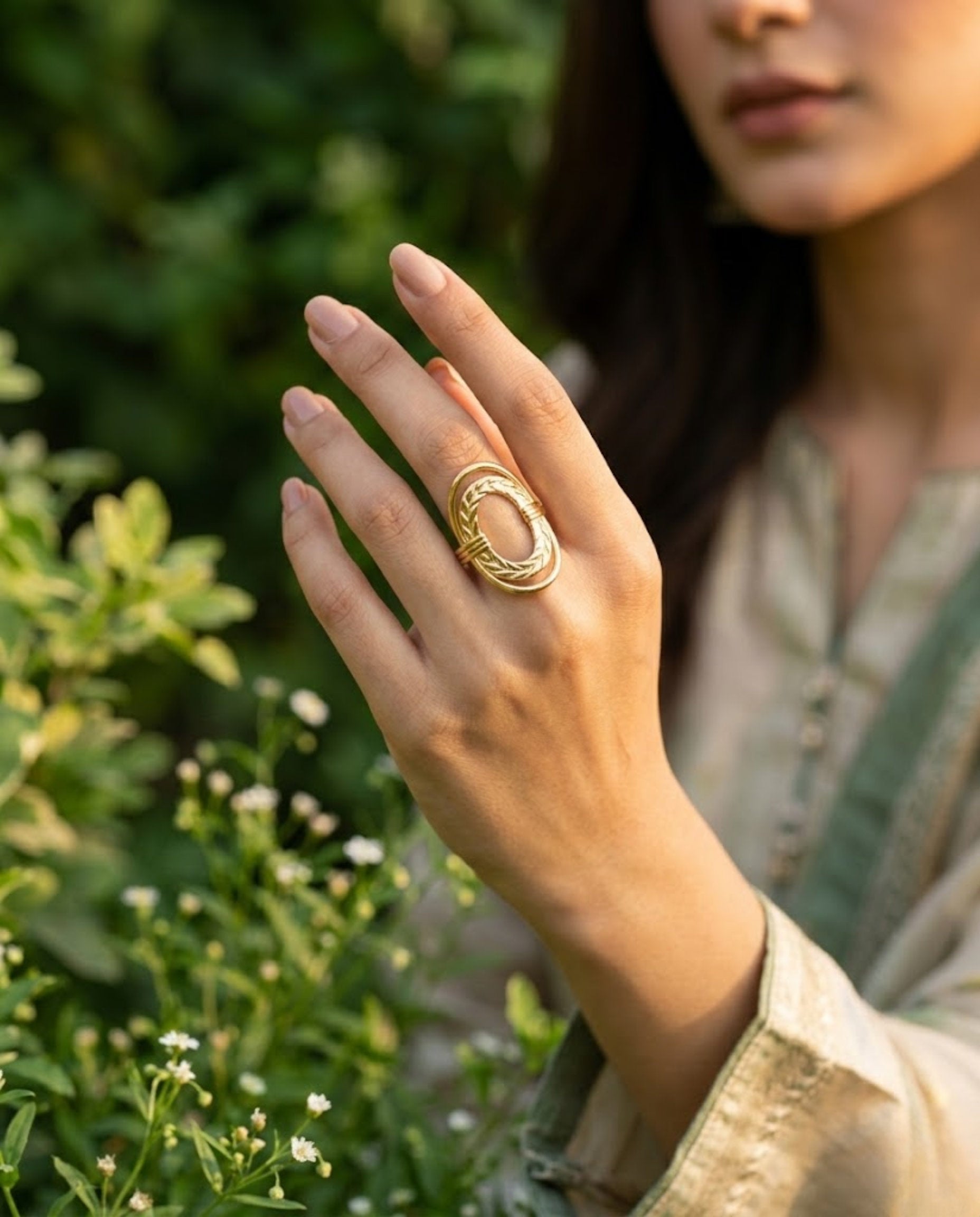 Orneza Laurel Leaf Gold Oval Statement Ring