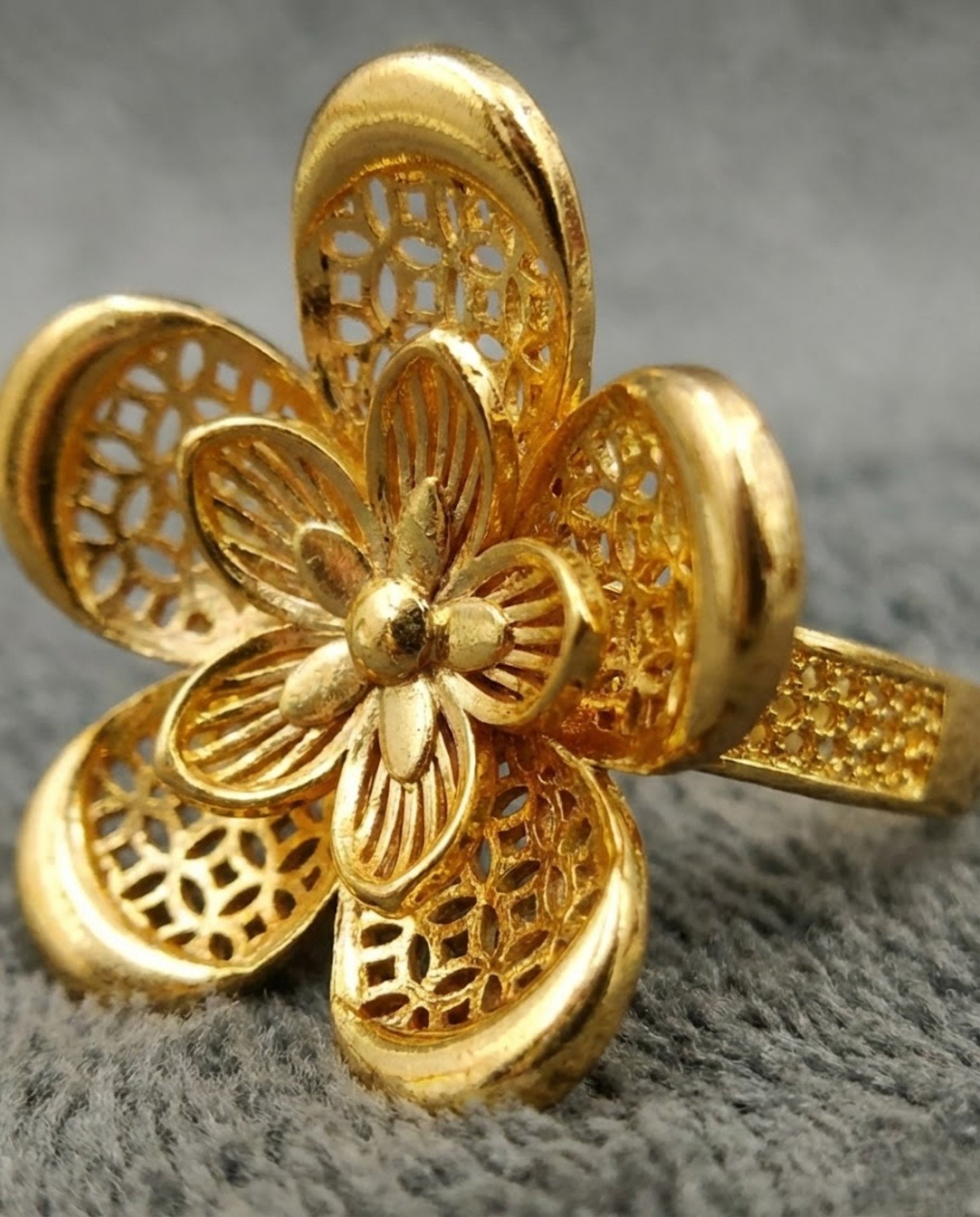 Orneza Gold Filigree Five Petal Floral Statement Ring